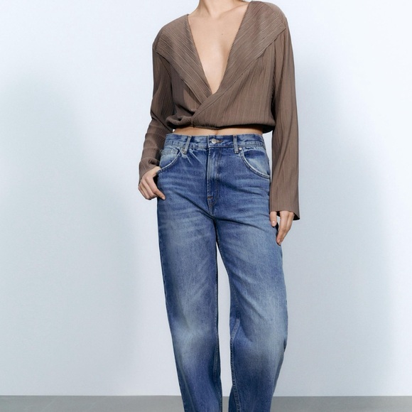 Zara Taupe Crinkled Plunging Cropped Blouse with wide sleeve. Size Small - Picture 2 of 2